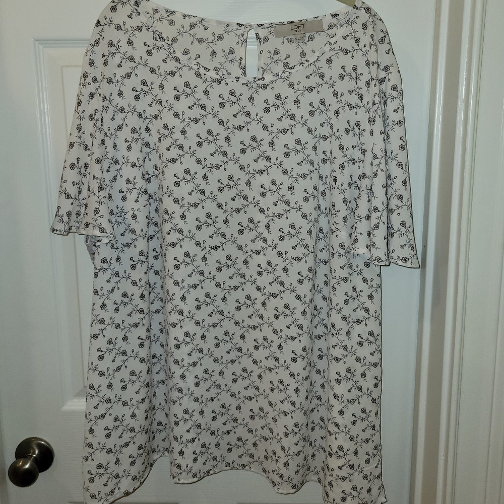 NWOT Loft Floral Plus Size 22 Blouse